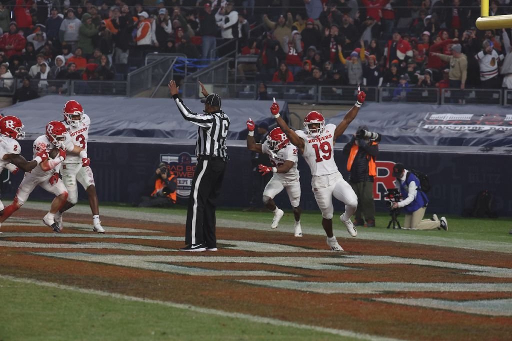 Mike Marsh officiating a college football game
